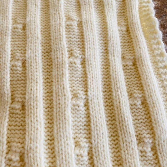 Cable knit winter white scarf. 59”L without fringe 7”W Look gorgeous and warm.
C - Picture 2 of 4